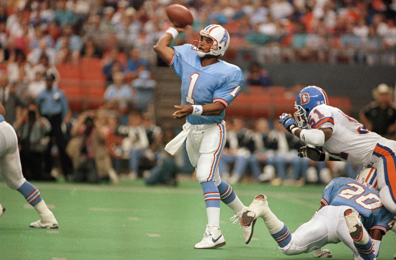 7.- Warren Moon.- 49,325 yardas.