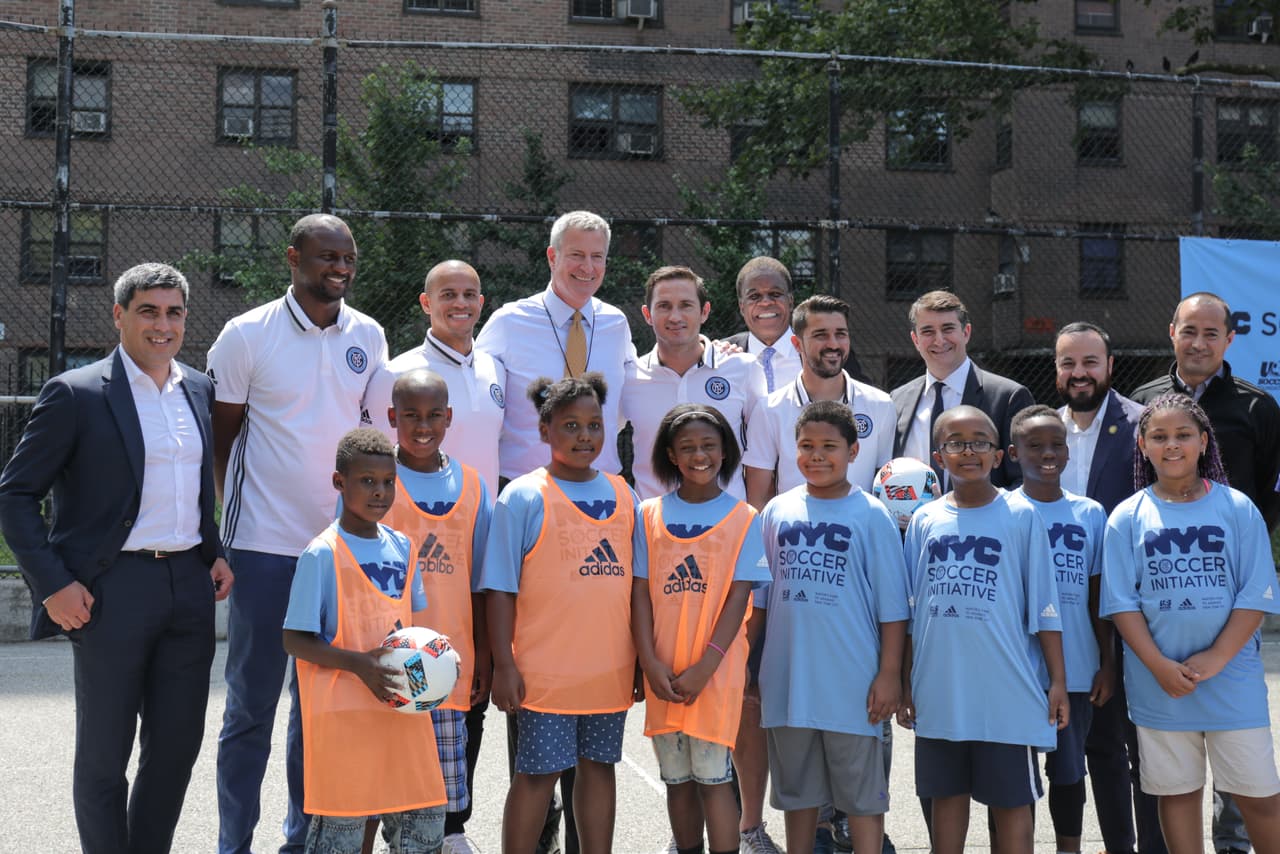 Bill de Blasio, Patrick Vieira, David Villa y Frank Lampard estuvieron presentes