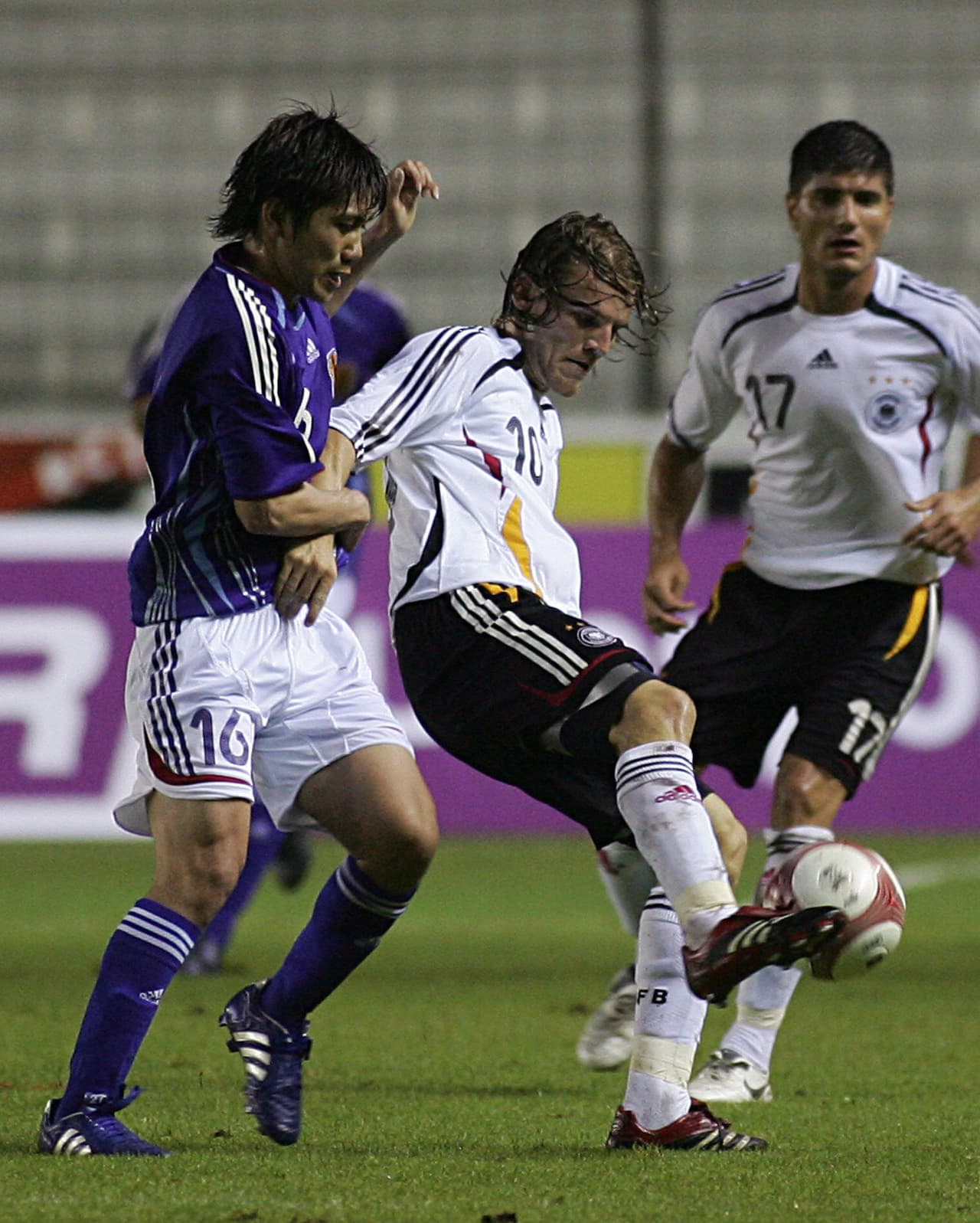 13) SEBASTIAN TYRALA | Potencial: 91 | El mediocampista polaco se encontraba en el Borussia Dortmund II y jugó para la selección sub-19 de Alemania antes de decidirse por la selección polaca.