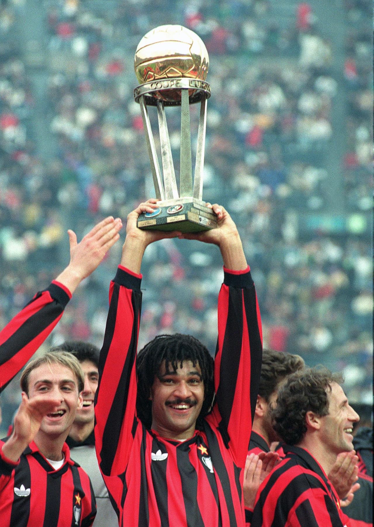 <b>A.C. Milan (UEFA) - </b>El cuadro Rossonero es uno de los dos de Europa que consiguieron este trofeo en tres oportunidades. Lo hizo en los años 1969, 1989 y 1990.