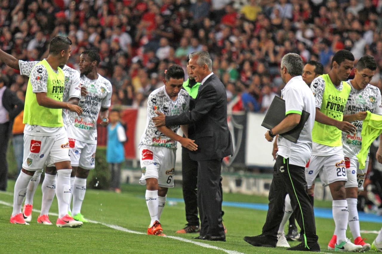 Al minuto 10, Christian "Hobbit" Bermúdez marcó un golazo que daba esperanza a su equipo. La celebración no se hizo esperar.