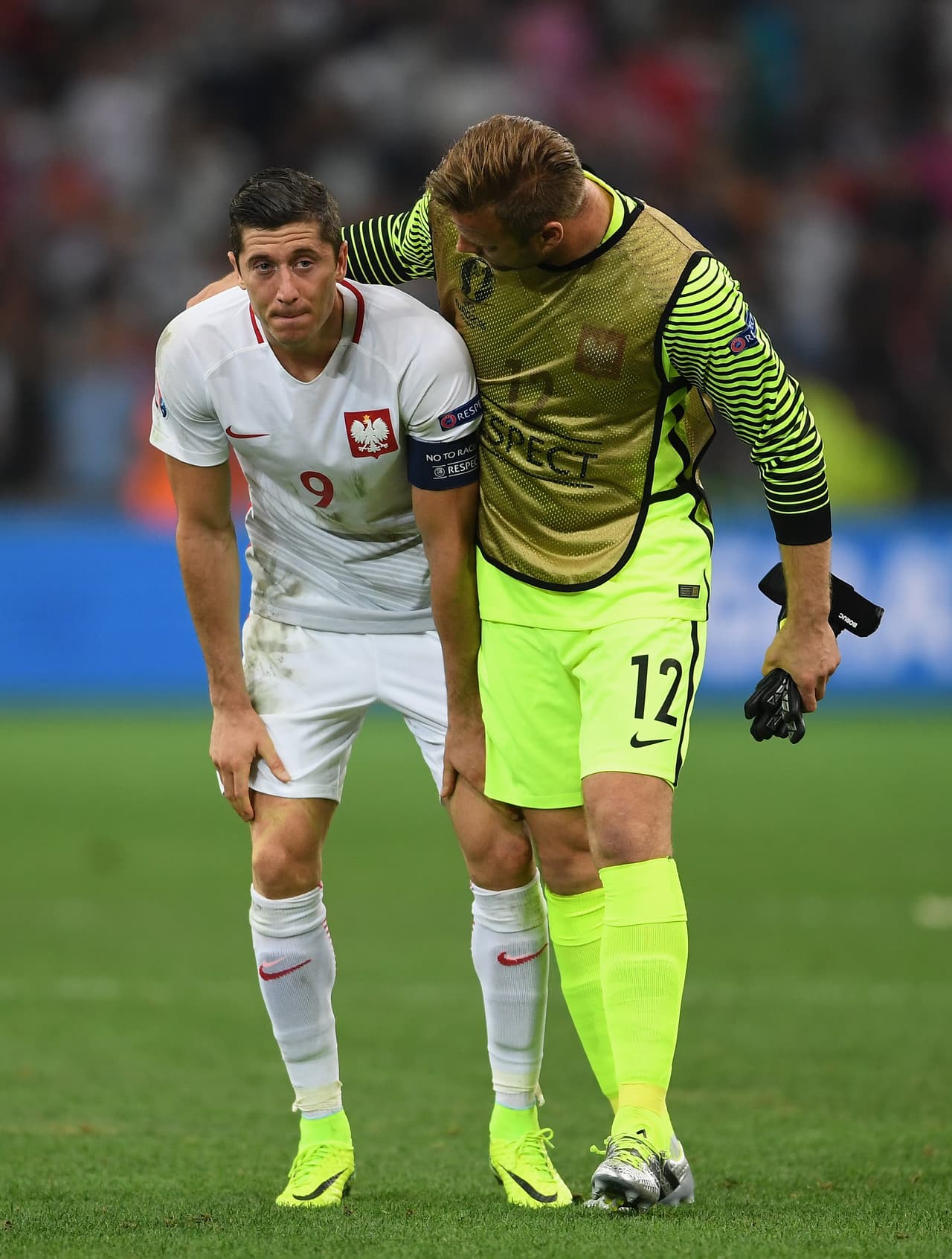 Es un portero que, cuando debe 'comer banca', sabe hacer equipo y apoyar a sus compañeros, como a Robert Lewandowski.