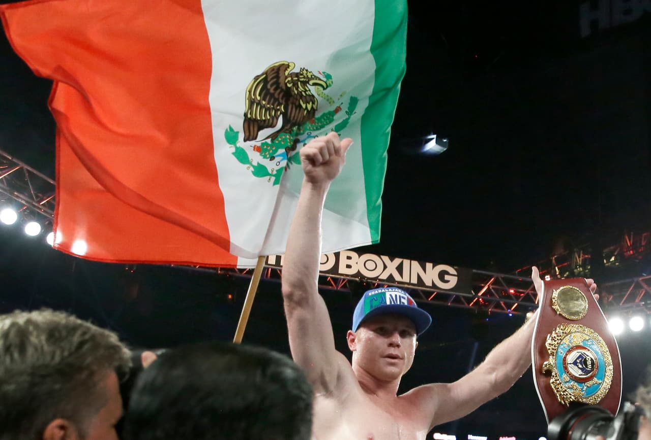 Ese fue el quinto título mundial en el recorrido de 'Canelo', que ya el 21 de noviembre de 2015 había obtenido también contra Cotto su primer título de peso mediano.