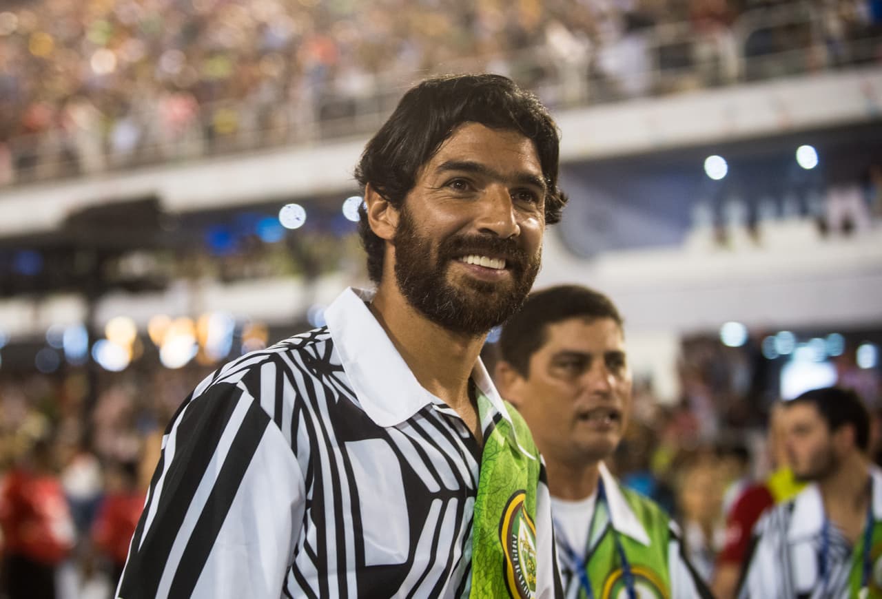 2. Sebastián 'Loco' Abreu (23) - Defensor Sporting, San Lorenzo, Deportivo de La Coruña, Gremio, Tecos, Nacional de Uruguay, Cruz Azul, América de México, Dorados de Sinaloa, Monterrey, San Luis, Tigres de la UANL, River Plate, Beitar Jerusalén FC, Real Sociedad, Aris Salónica, Botafogo, Figueirense, Rosario Central, Aucas, Sol de América, Santa Tecla y Bangu.