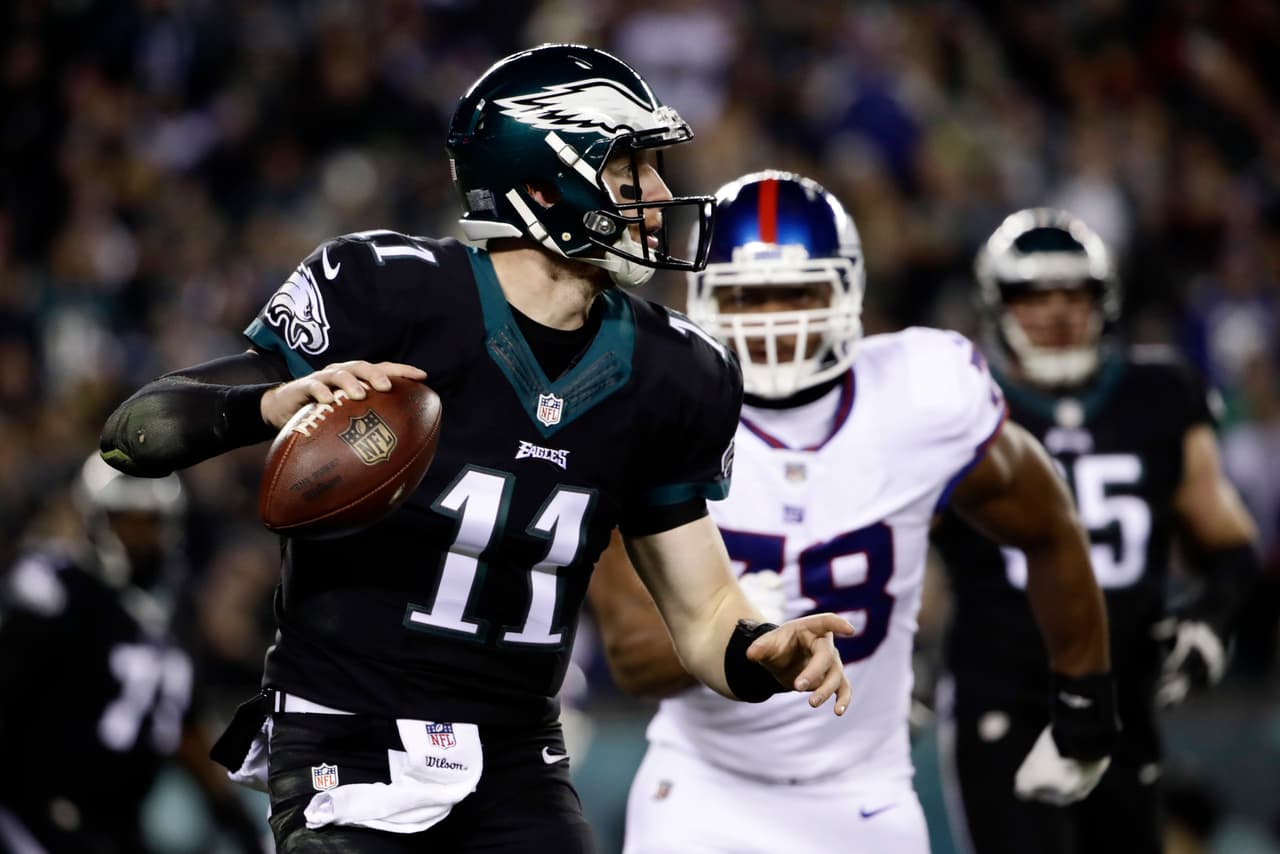 Philadelphia Eagles' Carson Wentz looks to pass during the first half of an NFL football game against the New York Giants, Thursday, Dec. 22, 2016, in Philadelphia. (AP Photo/Matt Rourke)