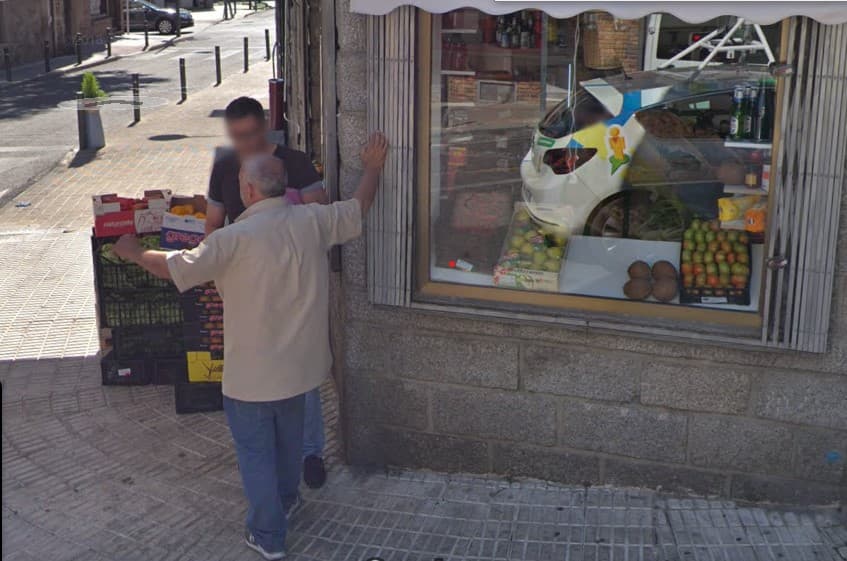 En otra imagen aparece Gioacchino Gammino de espaldas.