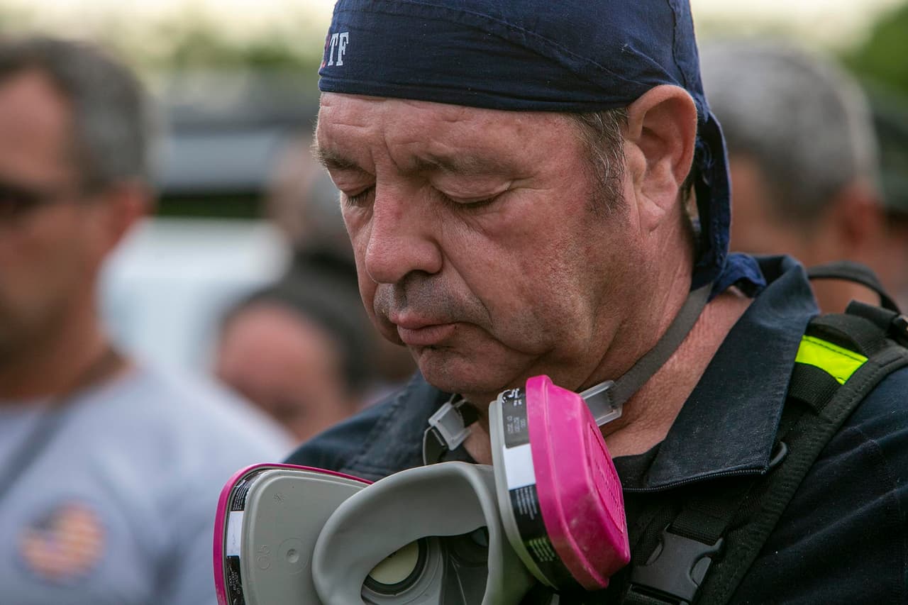 Los esfuerzos de las cuadrillas de rescatistas se dirigen ahora a la búsqueda de los cuerpos que siguen bajo los escombros del edificio. Hasta este miércoles se habían recuperado 54.
<a href="https://www.univision.com/noticias/estados-unidos/lista-victimas-surfside-identificadas">Estas son las víctimas que han sido identificadas.</a>