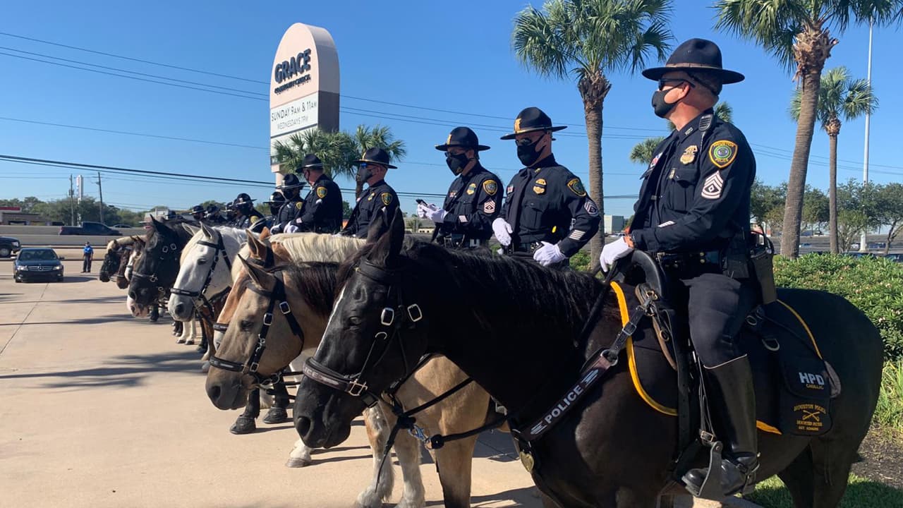 A las 11:00 am, comenzó el servicio.
