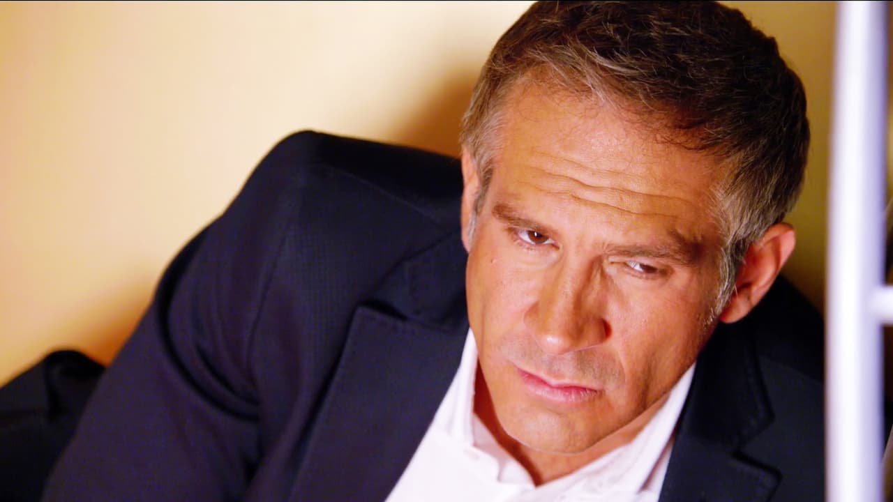 Escóndete muy bien Roberto, ¡estás escuchando los secretos de don Augusto!