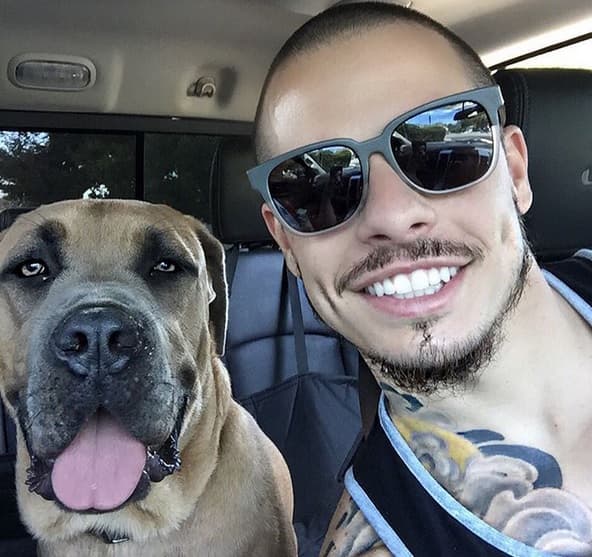 Casper adora a sus mascotas como si fueran sus hijos.