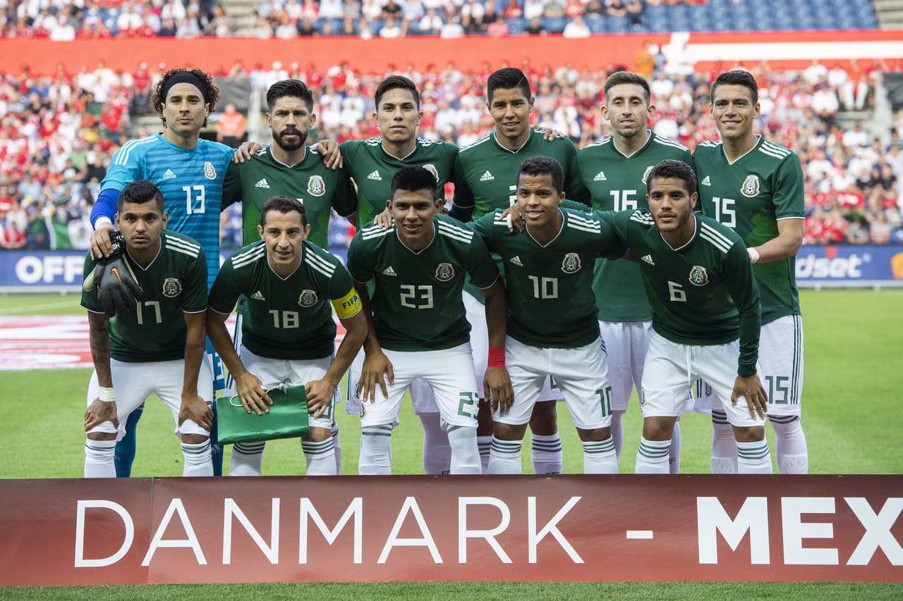 La selección de México presentó este once inicial ante Dinamarca. Es la propuesta con la que saltó el técnico Juan Carlos Osorio al campo. El Tricolor debuta el 17 de junio contra Alemania en Moscú.