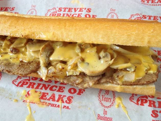 Ahora, con cuatro ubicaciones en el área de Filadelfia, Steve’s Prince of Steaks comenzó en el noreste de Filadelfia en Bustleton Avenue y se expandió a Center City. Durante 30 años, el propietario Steve Iliescu ha entregado su sándwich característico en un rollo largo y delgado con la masticación adecuada. Llame para confirmar el horario actual y las operaciones de la ubicación que planea visitar.