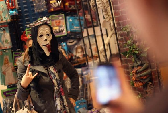 Habalndo de caramelos, la Asociación Dental Estadounidense recomienda evitar aquellos que sean chiclosos. Y no se refieren solamente porque causan caries: hay caramelos que terminan 
<b>arrancando empastes, prótesis dentales y coronas. </b>