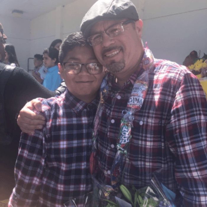 "He aprendido de mi papi que a pesar que ha trabajado 27 ańos por la noche, no importa el cansancio o el sueño, él siempre ha estado en los momentos más importantes de mi vida y de mi hermana. Sus hijos son su prioridad". Johancito Guerrero, California.