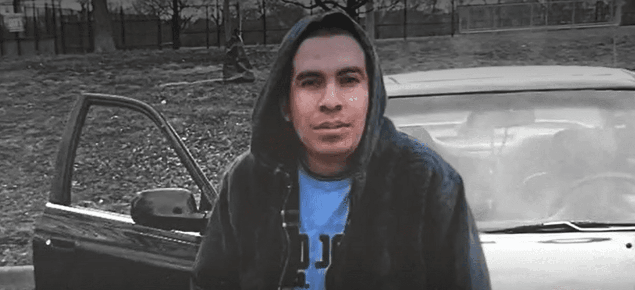 De acuerdo con la versión de ICE, 
<b><a href="https://www.univision.com/local/chicago-wgbo/inmigrante-mexicano-muerto-ice-chicago-silverio-villegas-gonzalez-franklin-park" target="_blank">Silverio</a> intentó evadir la detención acelerando su vehículo y atropellando a un agente, lo que llevó a los oficiales a responder con disparos. Silverio fue trasladado al hospital, donde murió.</b>
<br>
<br>El Departamento de Seguridad Nacional (DHS) señaló que el agente “temió por su vida”. Peo días después se reveló un video de una cámara corporal de un policía que llegó al lugar cuando ocurrió todo y reveló que las lesiones del agentes habían sido menores.