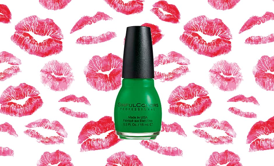 6. HAPPY ENDING, Sinfulcolors, 
<a href="https://www.amazon.com/Sinful-Colors-Professional-Polish-Enamel/dp/B009ZNDK00">Amazon</a>, $1.99 dólares | Un tono opaco, vibrante y… ¿verde? Aunque ya está descontinuado lo puedes conseguir en algunos sitios web.
<br>