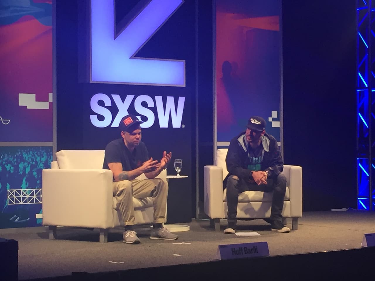 Residente en conversación con el periodista de hip hop Nick Huff Barili.