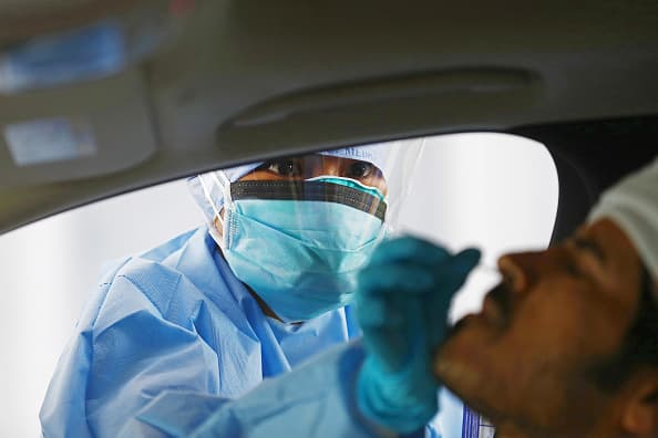 ¿Influye la cantidad de partículas del virus a la que estamos expuestos en la severidad de los síntomas del covid-19?