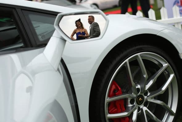 El evento anual Salón Privé en su noveno año se ha convertido en un evento popular para los amantes de autos. También llamado The Luxury and Supercar Show. Este año el evento será más grande y mejor que los años anteriores. Primero que nada el evento de tres días se realizará en un espacio de 200 acres de Syon Park, la casa en Londres del Duque de Northumberland. En este evento se pueden encontrar algunos de los autos más lujosos y exclusivos del mundo. El Salón Privé se ha convertido en algo así como el Pebble Beach de Inglaterra, donde los coleccionistas presumen sus joyas más preciadas.