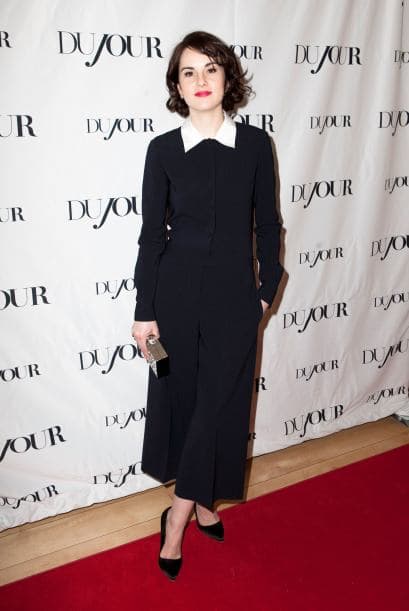 Mono. Los pantalones de la temporada admiten excepciones y variantes, como esta monoprenda en azul profundo, que luce la actriz Michelle Dockery de Downton Abbey. Una clase de estilo por parte de esta joven, que imprime elegancia inglesa en sus outfits.