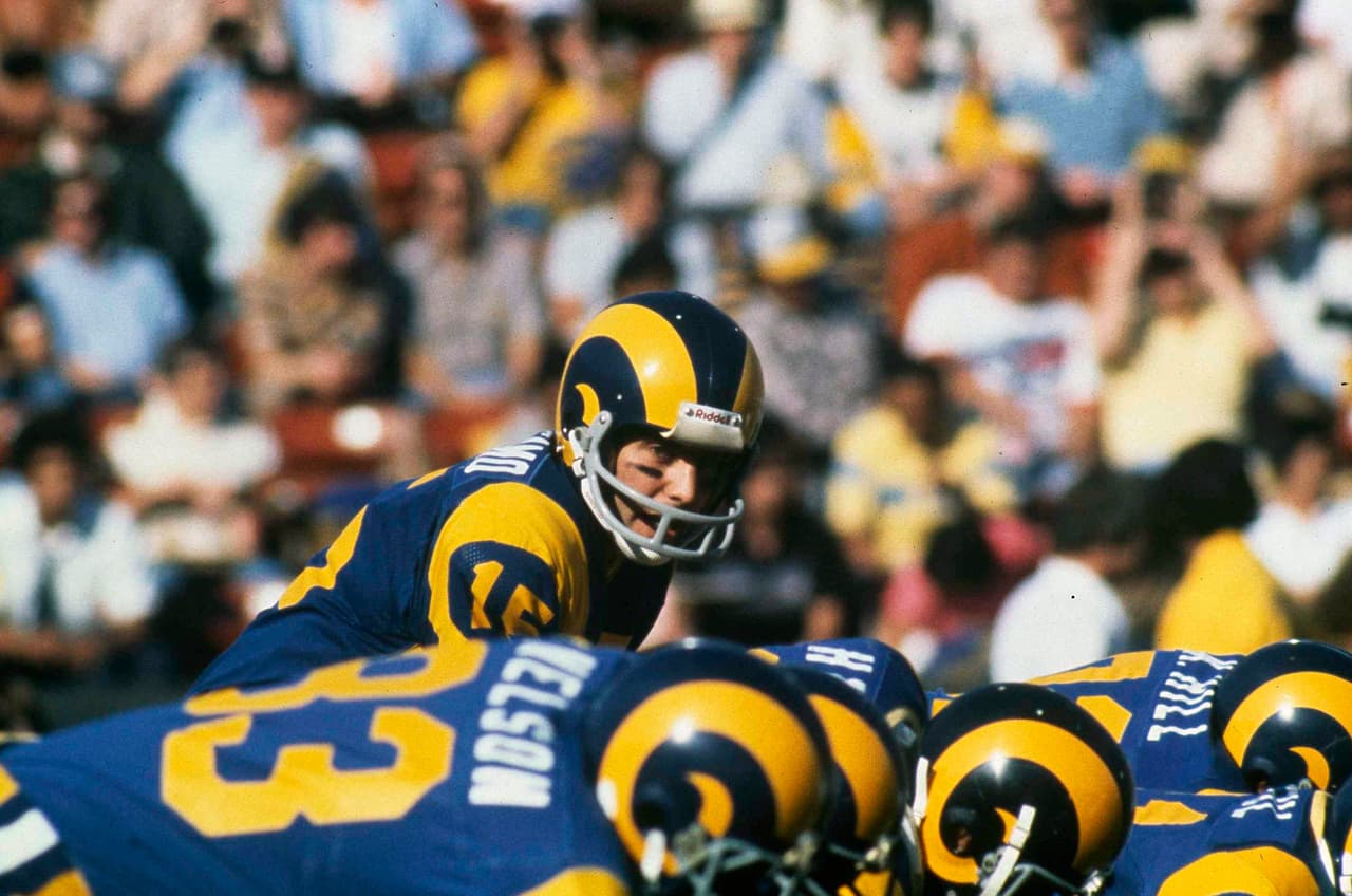 12. Vince Ferragamo, Los Angeles Rams | Fue titular en el Super Bowl XIV a la edad de 25 años, 271 días. Se fue de 15-25, con 212 yardas, sin touchdowns y una intercepción cayó ante los Steelers 31-9.