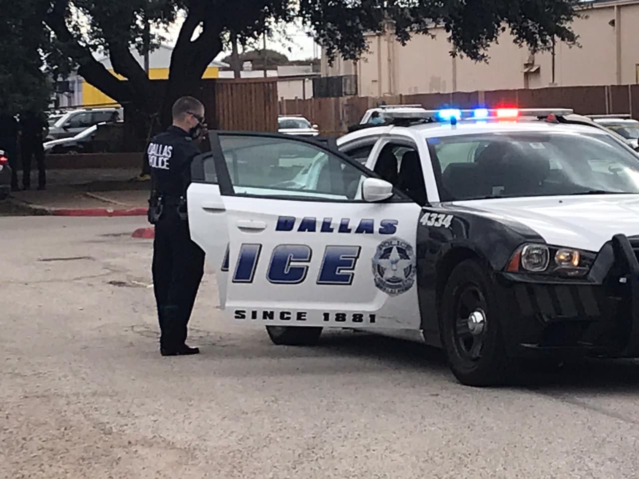 Los oficiales pusieron 36 marcas en el piso de balas pero especificaron que no no todas eran de hoy.