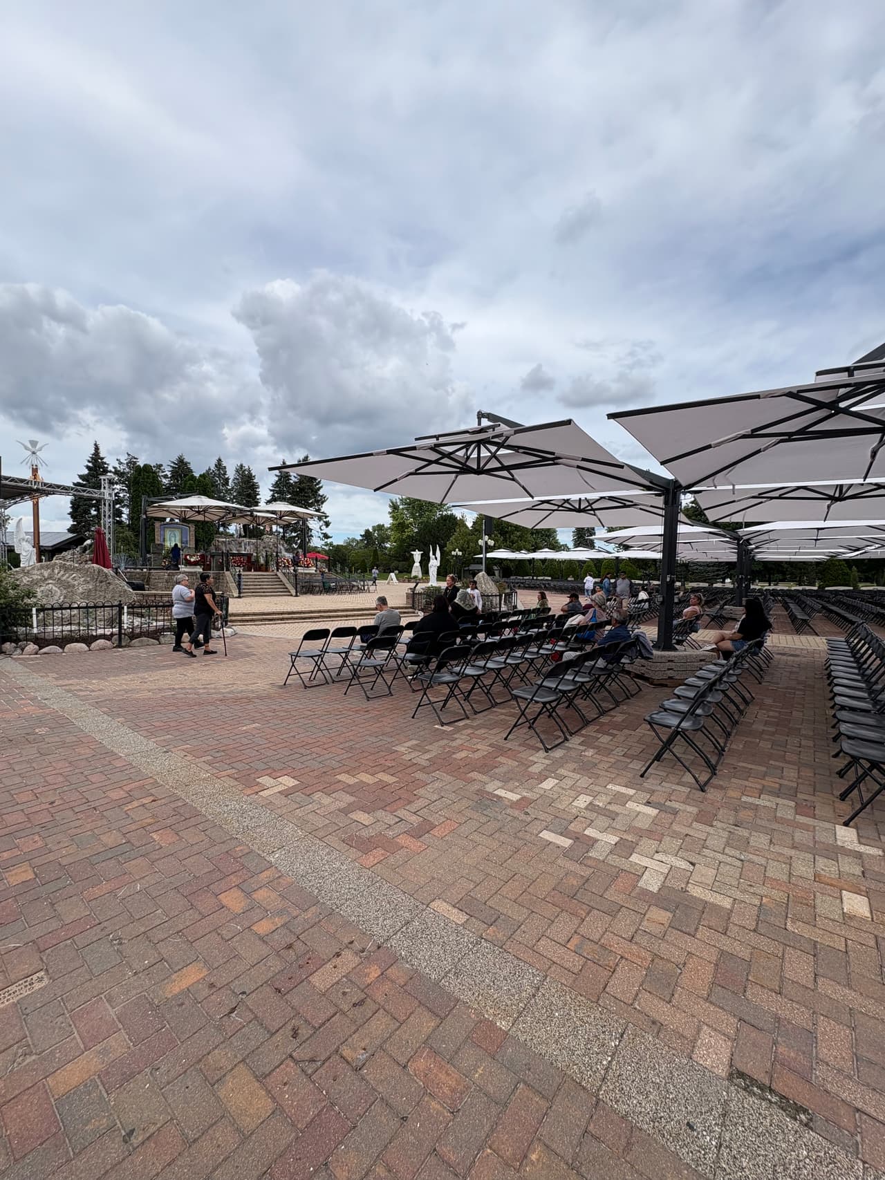 Si te lo perdiste te dejamos las fechas y lugares para poder ver la escultura, que permanecerá en distintos puntos de Illinois antes de continuar su recorrido internacional.
<br>
<ul>
 <li class="MsoNormal" style="box-sizing: border-box; border: 0px solid; margin: 0px; padding: 0px;">Santuario de Nuestra Señora de <a href="https://www.univision.com/local/chicago-wgbo/como-creo-santuario-virgen-guadalupe-cerrito-tepeyac-des-plaines-illinois" target="_blank">Guadalupe en Des Plaines</a>: del <b>27 de agosto al 30 de septiembre</b>.</li>
</ul>
<ul>
 <li class="MsoNormal" style="box-sizing: border-box; border: 0px solid; margin: 0px; padding: 0px;"><b>Parroquia St. Gall</b> (5511 S. Sawyer Ave.): del <b>1 al 14 de octubre</b>.</li>
</ul>
<ul>
 <li class="MsoNormal" style="box-sizing: border-box; border: 0px solid; margin: 0px; padding: 0px;"><b>Parroquia Madre de las Américas </b>(3047 W. Cermak Rd.): del <b>15 al 28 de octubre</b>.</li>
</ul>