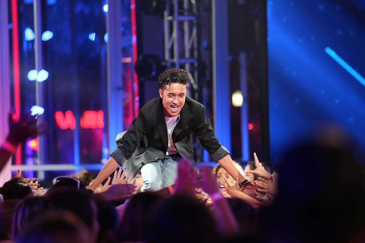 Este chico tiene un alma vieja, pero no dejes que eso te haga dudar de su talento. Joel ha demostrado que quiere estar en La Banda no matter what.