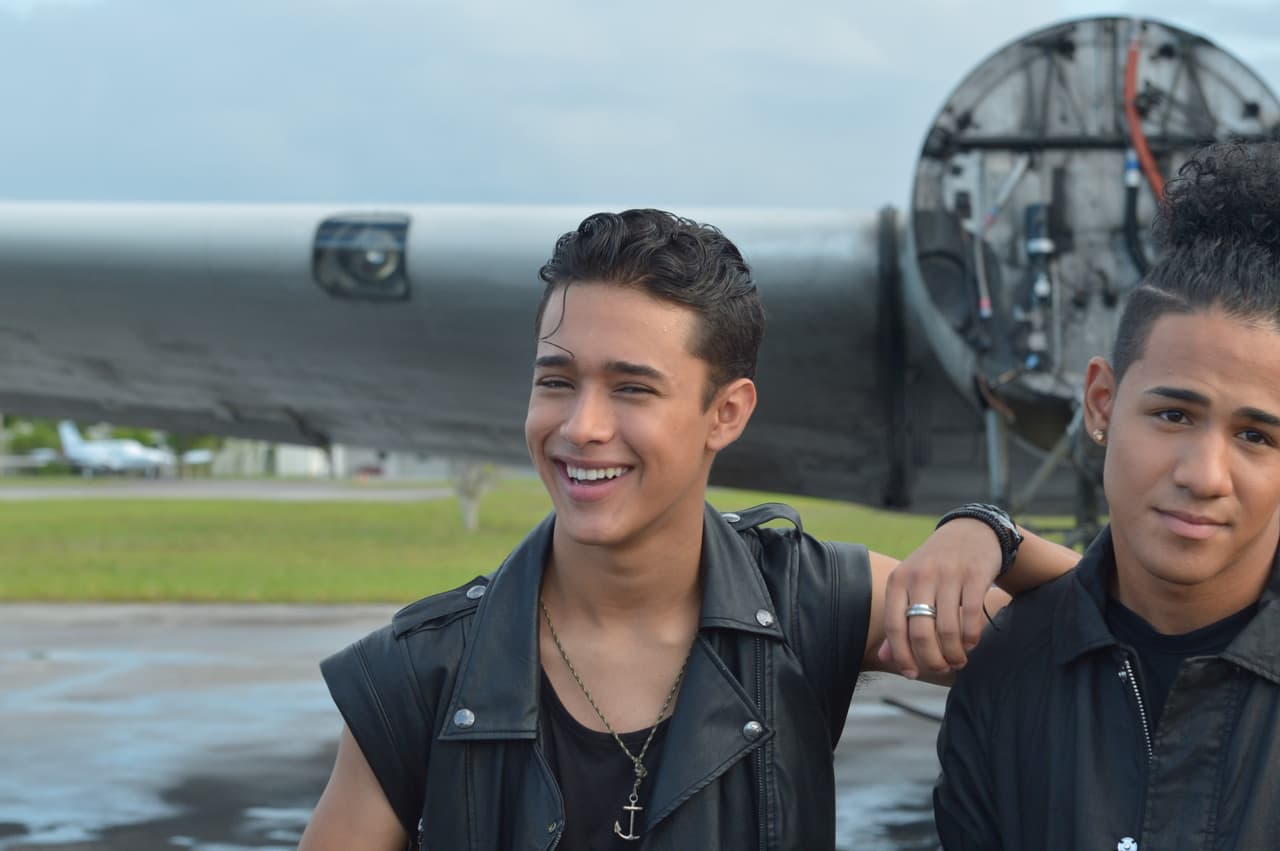 Este chico tiene un alma vieja, pero no dejes que eso te haga dudar de su talento. Joel ha demostrado que quiere estar en La Banda no matter what.