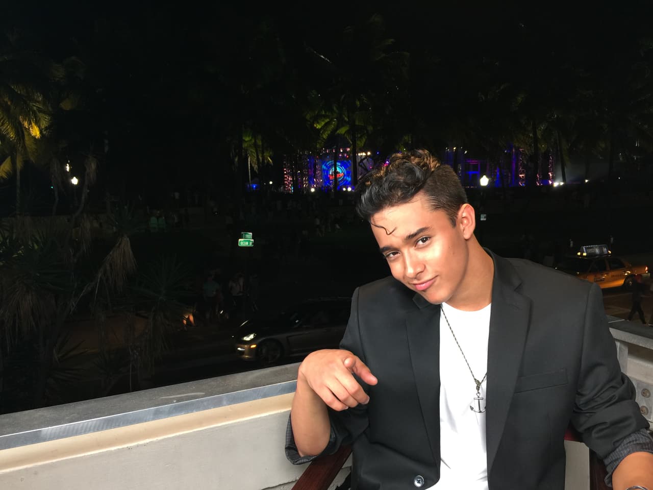 Este chico tiene un alma vieja, pero no dejes que eso te haga dudar de su talento. Joel ha demostrado que quiere estar en La Banda no matter what.