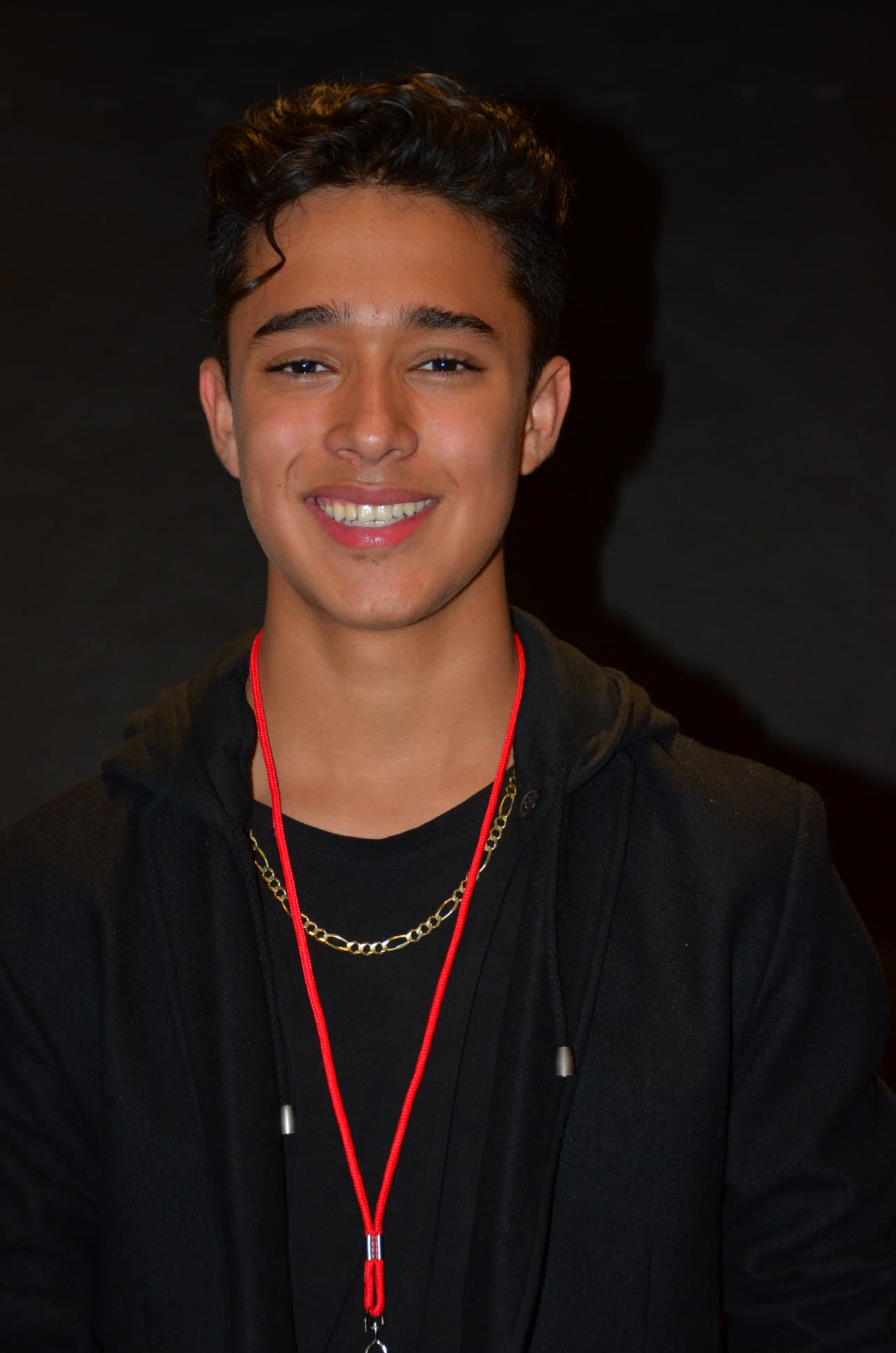 Este chico tiene un alma vieja, pero no dejes que eso te haga dudar de su talento. Joel ha demostrado que quiere estar en La Banda no matter what.