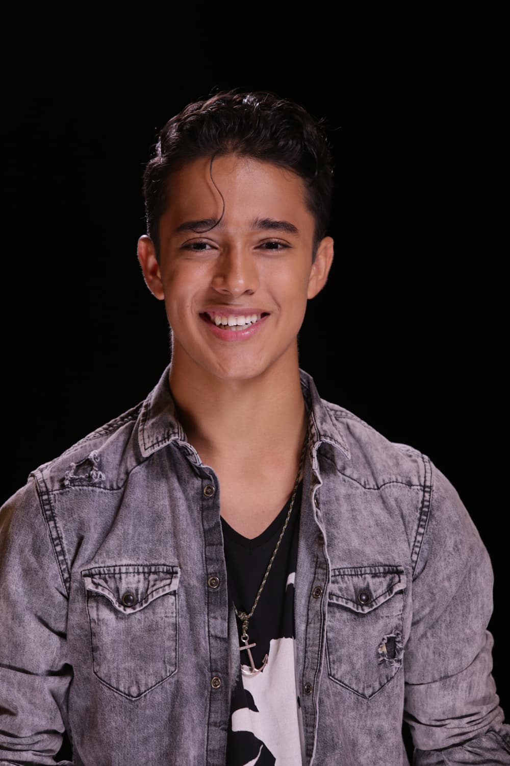 Este chico tiene un alma vieja, pero no dejes que eso te haga dudar de su talento. Joel ha demostrado que quiere estar en La Banda no matter what.