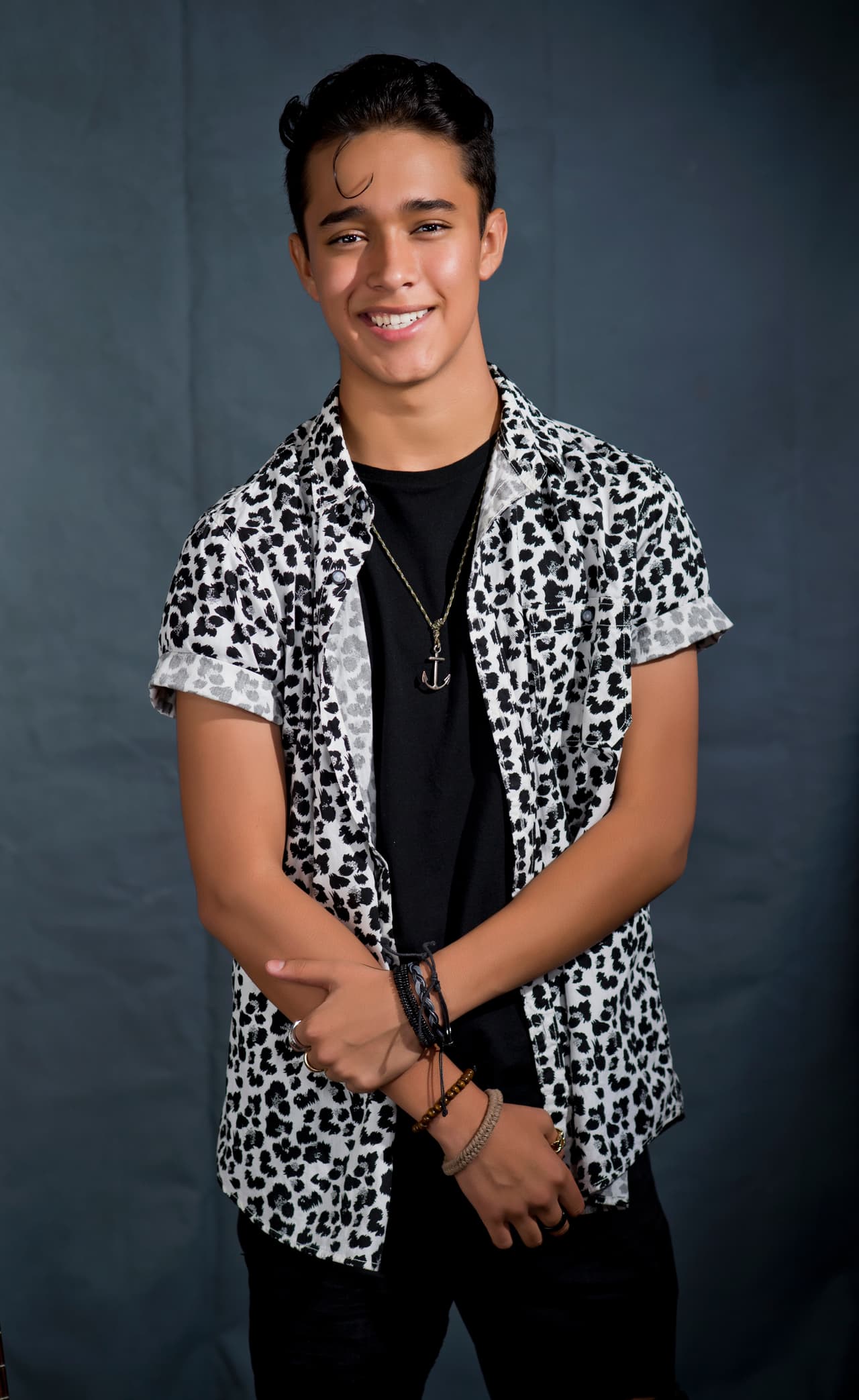 Este chico tiene un alma vieja, pero no dejes que eso te haga dudar de su talento. Joel ha demostrado que quiere estar en La Banda no matter what.