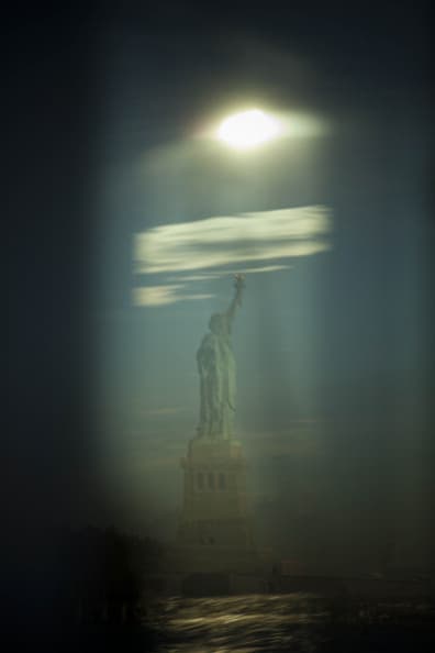 El 29 de Octubre de 2012, la estatua volvio a cerrar sus puertas por daños causados por el huracán Sandy, reabriendo hasta el 4 de julio del mismo año.