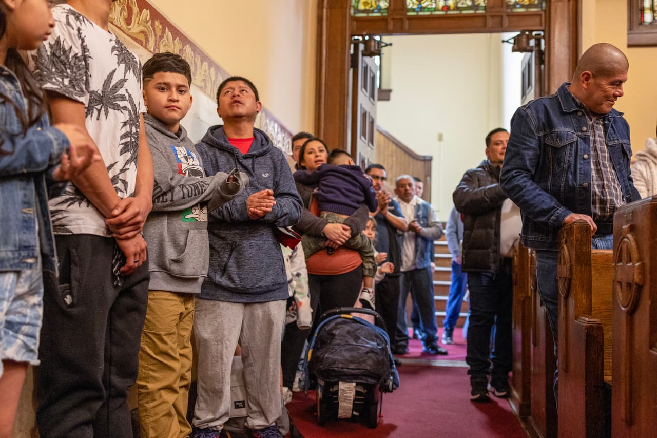 Fueron buscados por horas, hasta que las autoridades anunciaron que suspenderían los esfuerzos de rescate debido a las condiciones del tiempo y que consideraban que no estaban con vida. 
<br>