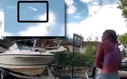 Sobre la explosión que se escuchó, Paul Ricketts comentó que “se llama 
<b>boom sónico</b> y ocurre cuando algo en la atmósfera se mueve más rápido que la velocidad del sonido, que es de unas 
<b>750 millas por hora</b>”.