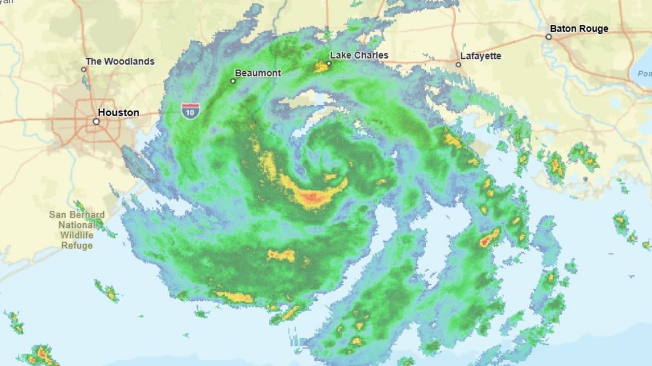 La tormenta tropical Edouard toca tierra hoy cerca de la frontera entre Texas y Luisiana en EEUU
