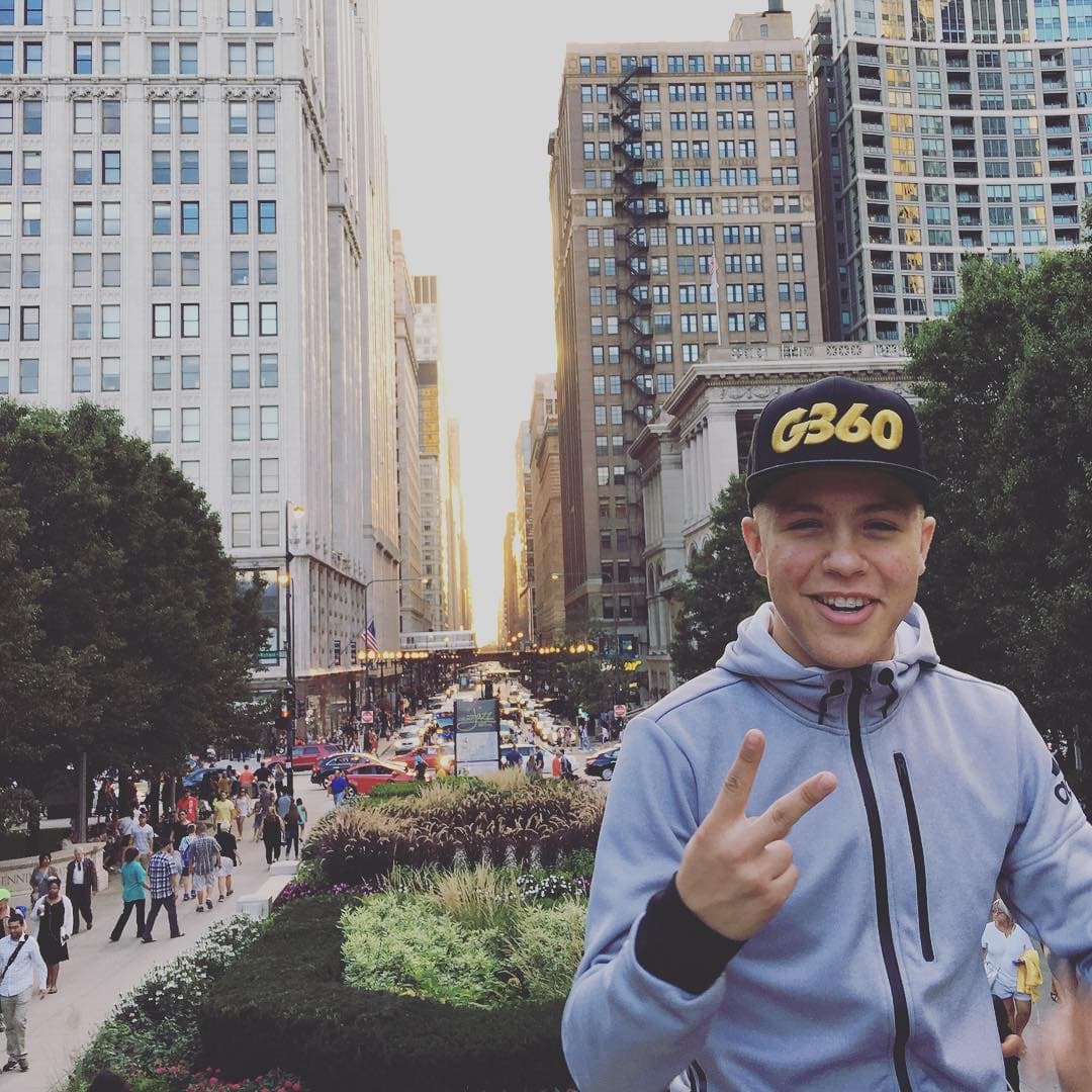 Aquí lo vemos en las calles de Chicago.