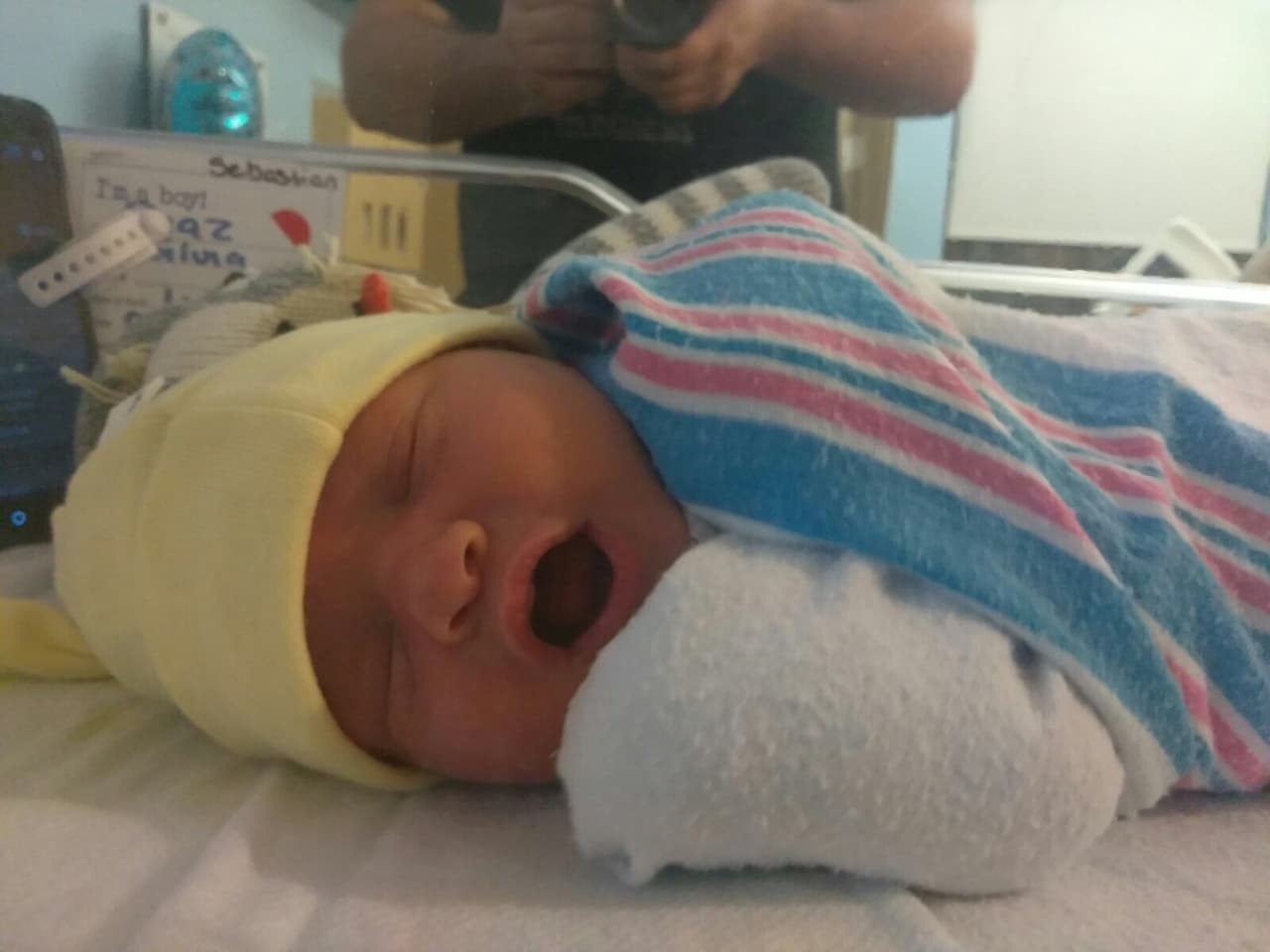 El 24 de enero del 2017 nació el querido y esperado Sebastián Espinoza en la ciudad de Miami, Florida. Carlitos expresó su felicidad diciendo “Hoy nació el niño más lindo del mundo”
<br>