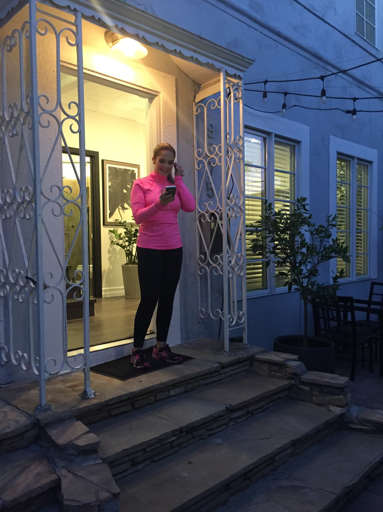 Han sido amigos por muchos años pero ahora, Renzo y Maria Esther comenzarán una aventura al integrar juntos un nuevo show de radio.