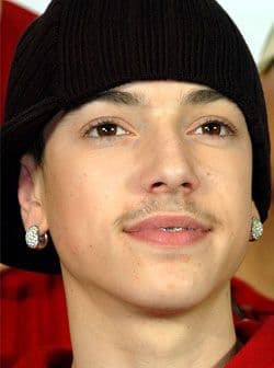 Era el año 2004 y Pee Wee era sólo un jovencito de 16 años que comenzaba a ganar fama gracias a la canción 'Sabes a chocolate', su primer éxito al lado de la agrupación liderada por el hermano de la fallecida cantante Selena Quintanilla.