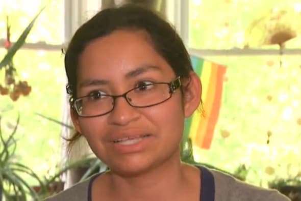 Inmigración revierte decisión y renueva DACA a activista de Chicago