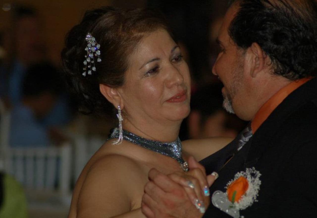 <b>Elsa Mendoza de la Mora</b> 
<br> “Tenía una vida hermosa, dos hijos increíbles y un esposo que la extrañará muchísimo. Escucharán la música que solía amar y la recordarán. Ellos intentarán imitar su cocina y darse cuenta de que es imposible obtener el mismo sabor de ese plato que solía preparar para ellos. Lo imposible será no estar triste en su cumpleaños, Navidad, Nochevieja, Día de la Madre o cualquiera de los 365 días del año que no tienen nombre”, escribió su sobrino Carlos De La Mora en Facebook.