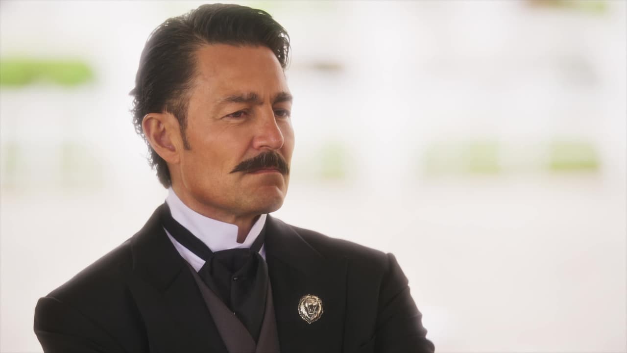 Leonel usa un broche de león en su boda con Alba.