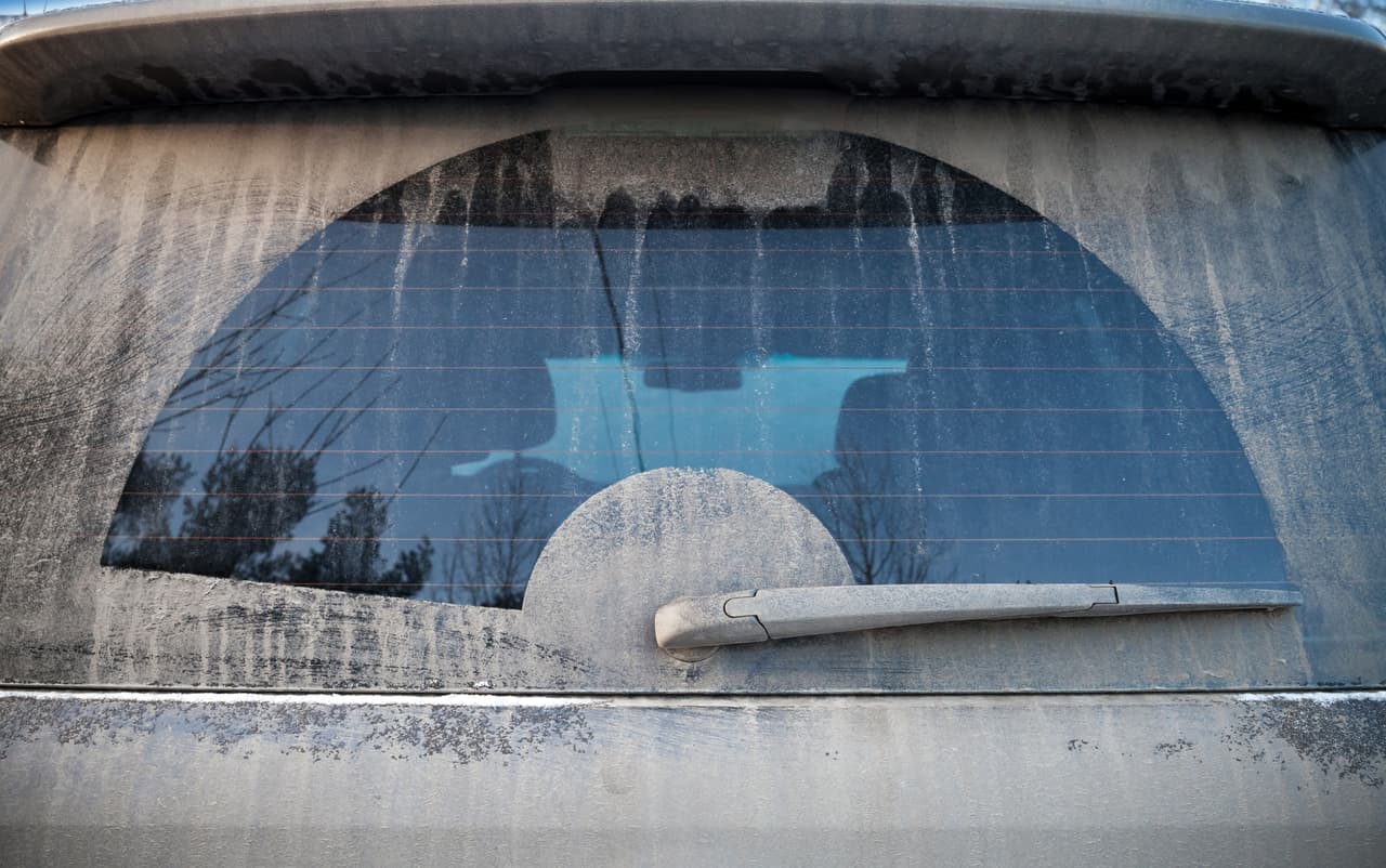 Si tienes
<b> limpiaparabrisas trasero también debes de cambiarlo.</b> No lo olvides.