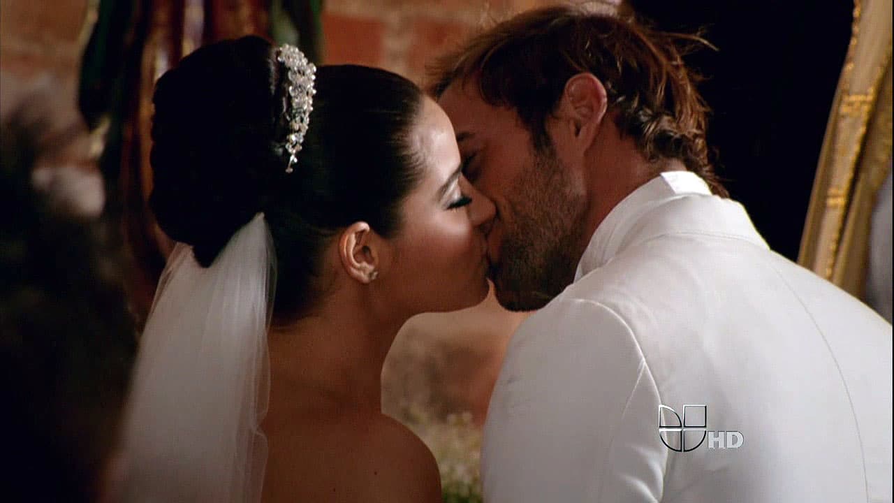 William Levy también lucía como el novio perfecto.