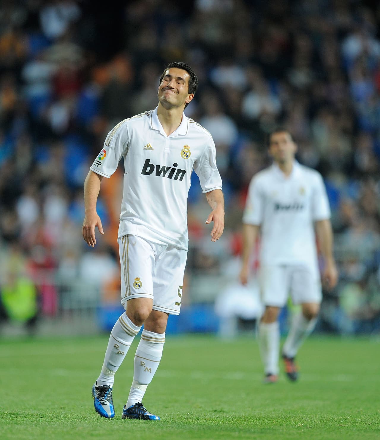 El turco 
<b>Nuri Sahin </b>comenzó su carrera en el Borussia Dortmund y de allí pasó al Feyenoord, desde donde saltó al Real Madrid en el 2011. Solo estuvo hasta el 2013 y fue uno de los fichajes más discretos de la época con diez partidos y un gol.