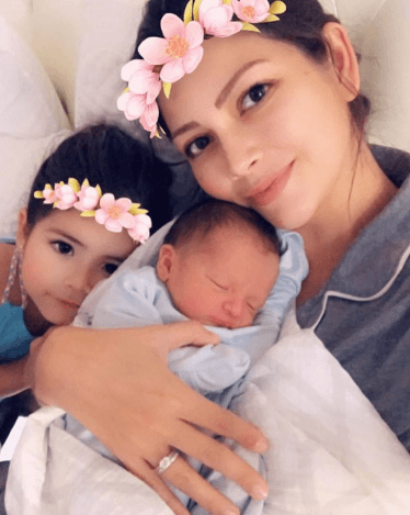 Giulietta ya dejó de ser un bebé y ha mostrado lo madura que es con su hermanito, a quien recibió en casa con mucho cariño.