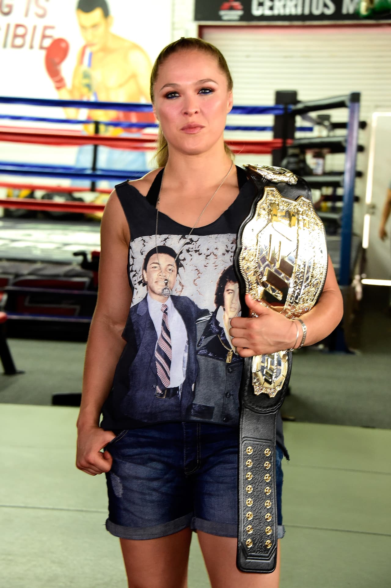 "¿Para qué lo estoy haciendo si no puedo usar mi tiempo y energía en mi familia, sino gastarlo en un puñado de fans ingratos que ni siquiera me aprecian? " Dijo Rousey.