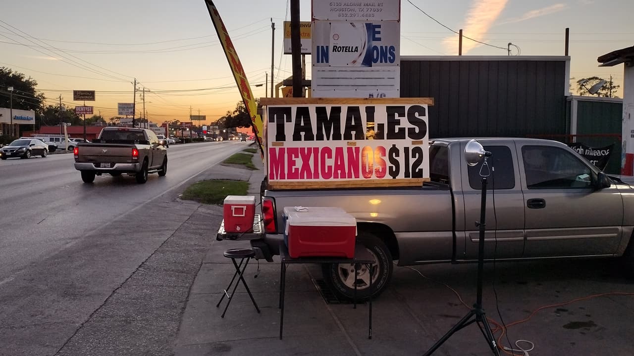 Dulce y David Treviño, comenzaron en el año 2020 vendiendo tamales de forma ambulante y recibiendo pedidos desde su casa.
